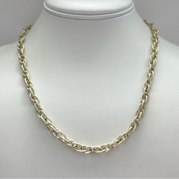 Two Gold Chain Necklaces - Picture 3 of 9